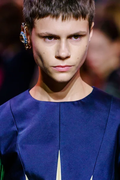 Look 60